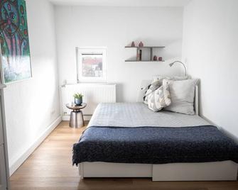 EICH-Penthouse, zentral am Stadtwald mit Ausblick über die Stadt, 24h self check-in, Netflix, DisneyPlus - Hannover - Habitación