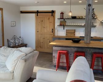 Cozy Family Cottage On Beautiful Panmure Island - Montague - Sala de estar