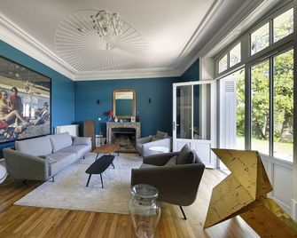 Belle Demeure D'exception de 7 Chambres à la Campagne - Azay-le-Brûlé - Living room