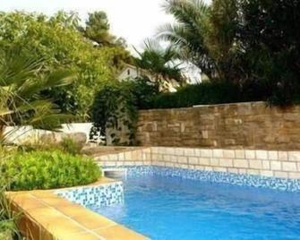 Wohnung in Buje mit Grill - Buje - Pool