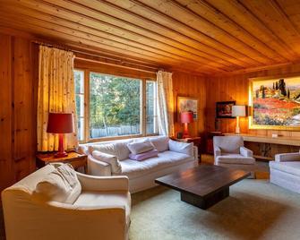 915 - Les Immeubles Charlevoix - Domaine Ciel sur Mer - La Malbaie - Living room