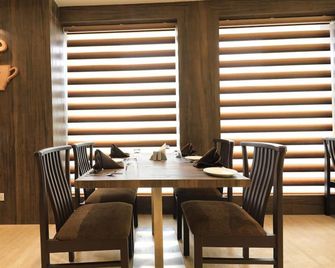 The Byke Suraj Club, Junagadh - Jūnāgadh - Restaurante