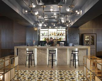 Gramm Hotel by Ambarrukmo - Yogyakarta - Bar
