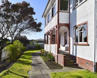 42b College House - Hostel - Whanganui - Building