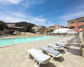 Ferienhotel Maristella - Algajola - Piscina