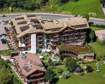 Hotel Gran Paradis - Campitello di Fassa - Edificio