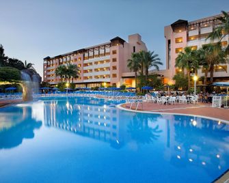 H10 Salauris Palace - סאלו - בריכה