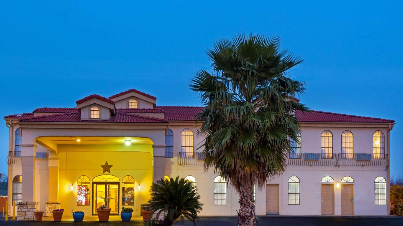 Days Inn by Wyndham Near Seaworld San Antonio