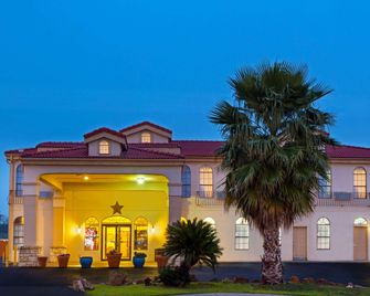 Days Inn by Wyndham Near Seaworld San Antonio - San Antonio - Edifício