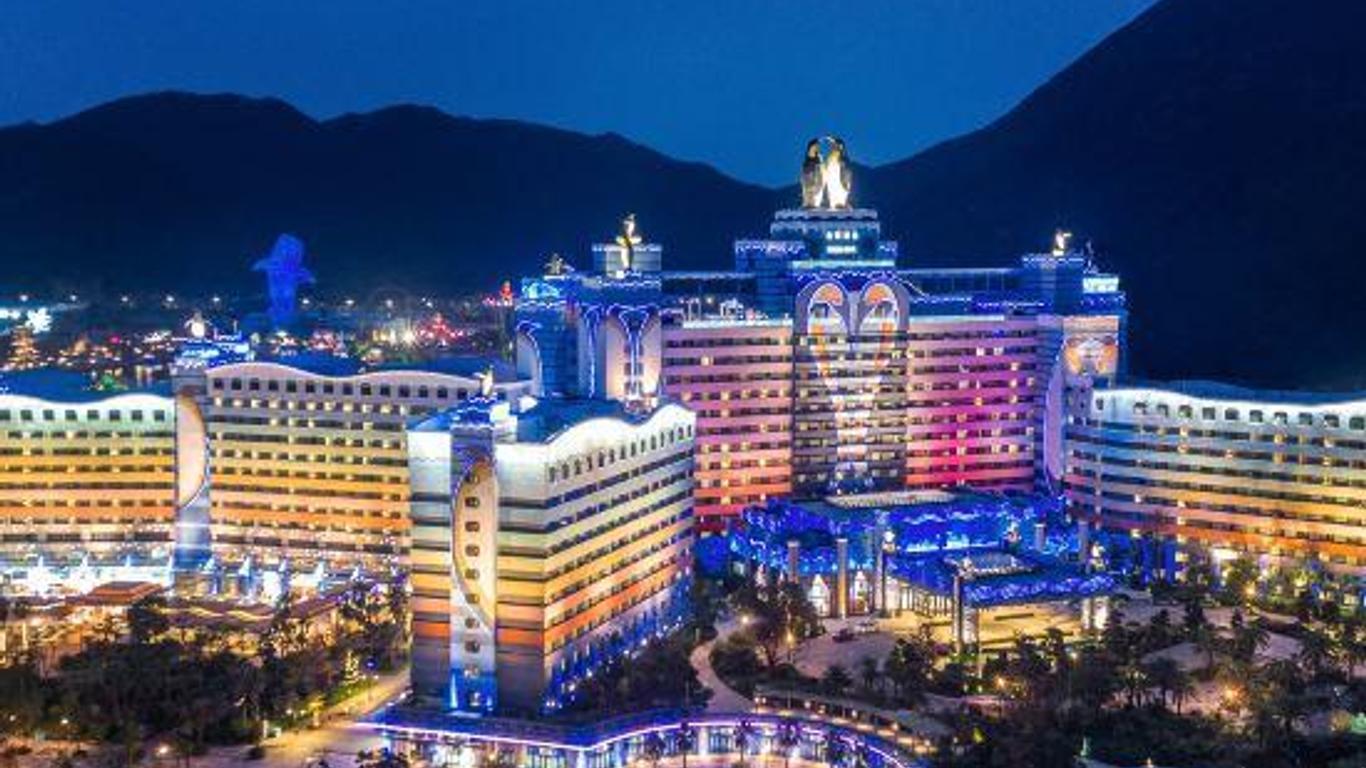 Chimelong Penguin Hotel