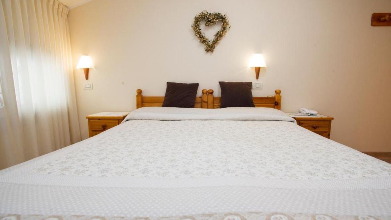 Hotel Silene Parking and Garage