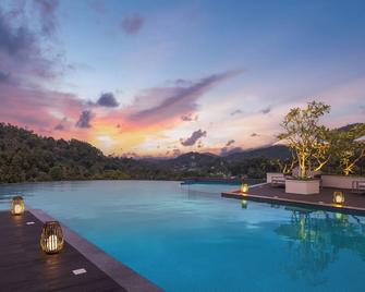 The Golden Crown Hotel - Kandy