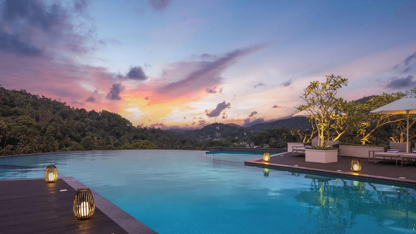 ذا جولدن كراون هوتل