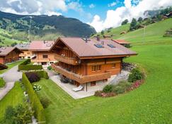 Chalet Alia and Apartments-Grindelwald by Swiss Hotel Apartments - Grindelwald - Budynek