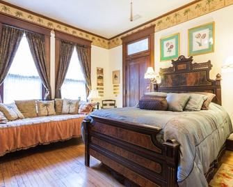 Herlong Mansion Bed & Breakfast - Micanopy - Bedroom