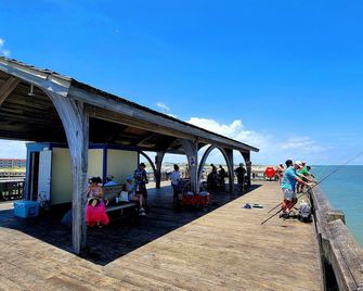 Pier Walk Unit C by Tybee Vacation Rentals - Tybee Island