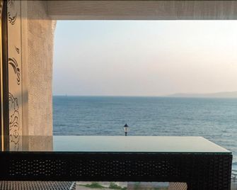 Hai Yuan Zi - Jinning Township - Balcony