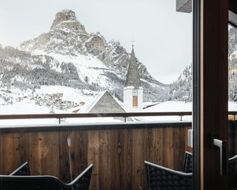 Residence Villa Trieste - 科瓦拉因巴迪亞 - 陽台