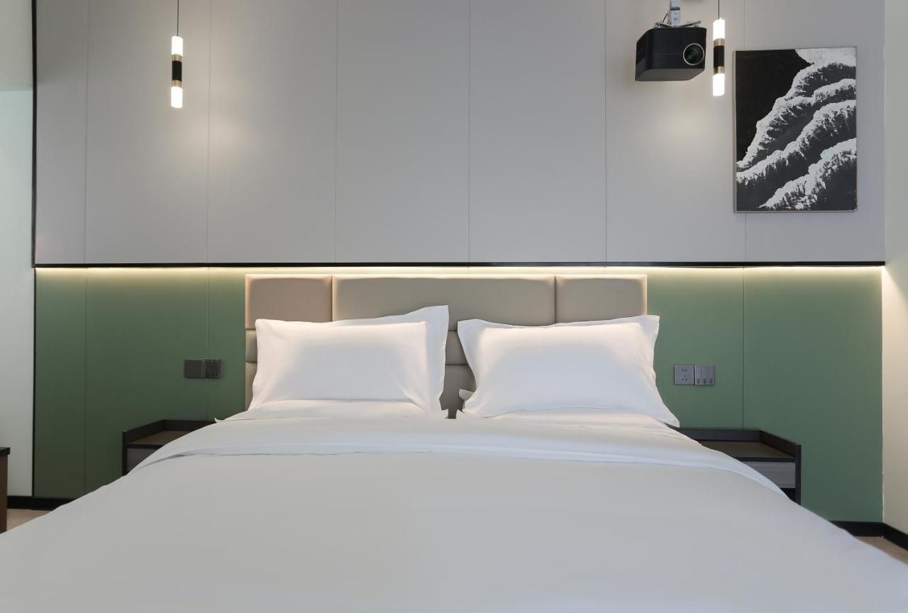 Yunbo Youth Hotel (Urumqi High-Speed Railway Station Branch)