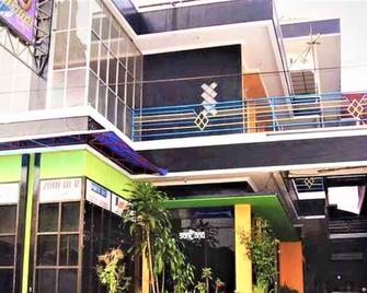 Hotel Santana Syariah - Kepanjen - Edificio