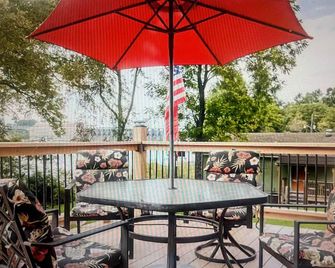 Lakefront on Lake Mitchell! - Clanton