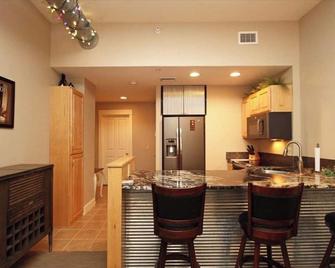 Comfortable Condo Downtown Lincoln - Lincoln - Dining room