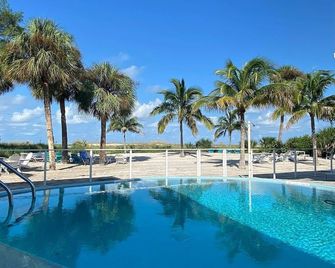 The Molloy - A Boutique Beach Resort - טרז'ר איילנד - בריכה