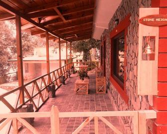 Stone Heights Bed & Breakfast - Nainital - Lobby