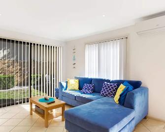 Townhouse in the heart of Port Stephens - Salamander Bay - Wohnzimmer