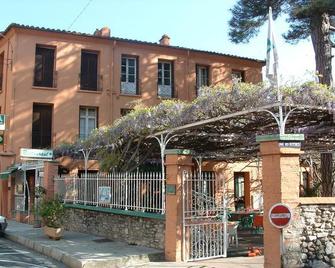 Logis Hotel Les Glycines - Arles-sur-Tech - Building