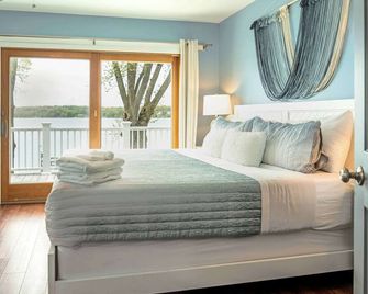 Lakefront Private Dock Pet Friendly Fire Pit - Delavan - Bedroom