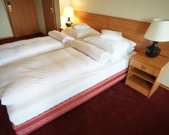 Hotel Grodzki - بوزنان - غرفة نوم
