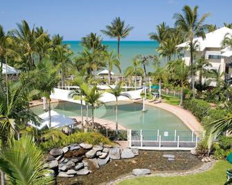 Coral Sands Beachfront Resort - Trinity Beach - Piscina