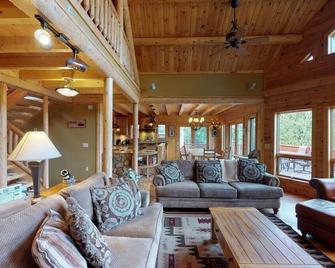 Grand Meadows Lodge, Ultimate Log Luxury, Stunning Views, Hot Tub & Sauna, Ev Charger, 3d Tour - Upper Jay - Sala de estar