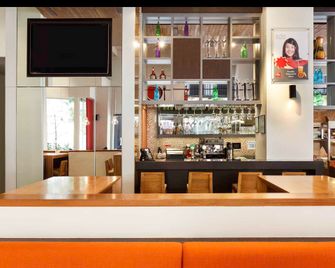 宜必思新加坡諾維娜酒店 - 新加坡 - 酒吧