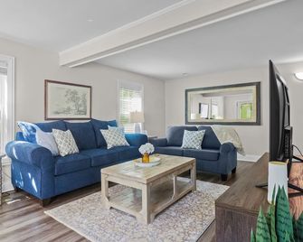 Charm & Convenience, Walk to Downtown - Libertyville - Wohnzimmer