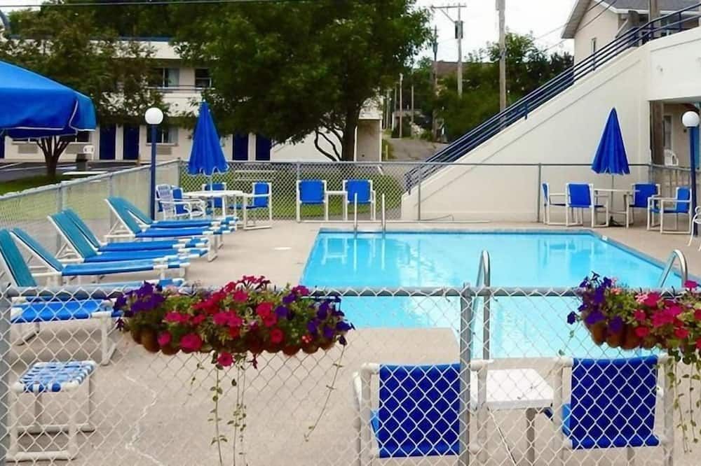 Fields Park Motel - ווינסקונסין דלז - בריכה