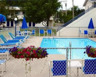 ديلز بارك موتل - ويسكونسن ديلس - حوض السباحة