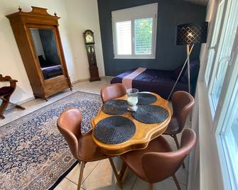 Vacation apartment - Biel - Essbereich