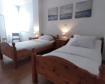 MuNo-Apartment | vacation apartment in Radebeul directly on the border to Dresden - Radebeul - Schlafzimmer