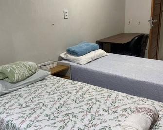 Studio - spacious, comfortable and quiet room - Santarém - Ložnice