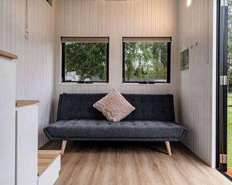 Emus Nest by Tiny Away - Warragul - Living room