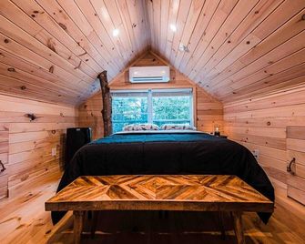 Moonlight Treehouse At Belgrade Hospitality - Belgrade - Bedroom