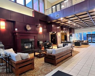 Ramada by Wyndham Tukwila Southcenter - Tukwila - Lobby