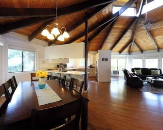 Spacious 3br Retreat - Sleeps 10 - Free Parking - Camino