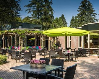 2 Serene Stays with Terrace Near Cycling Paths in Iconic Veluwe Trails - Putten - Terasa