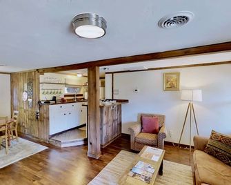 Pack Creek ~ Creekside East - Spanish Valley - Living room