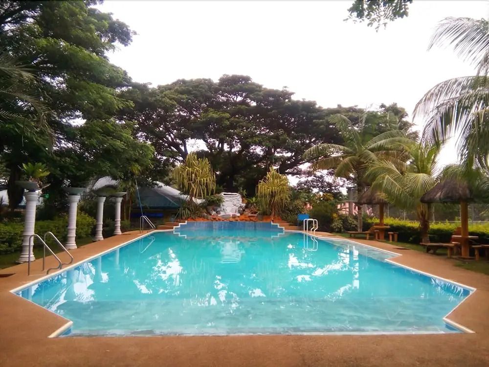 Villa Paraiso Resort & Apartelle
