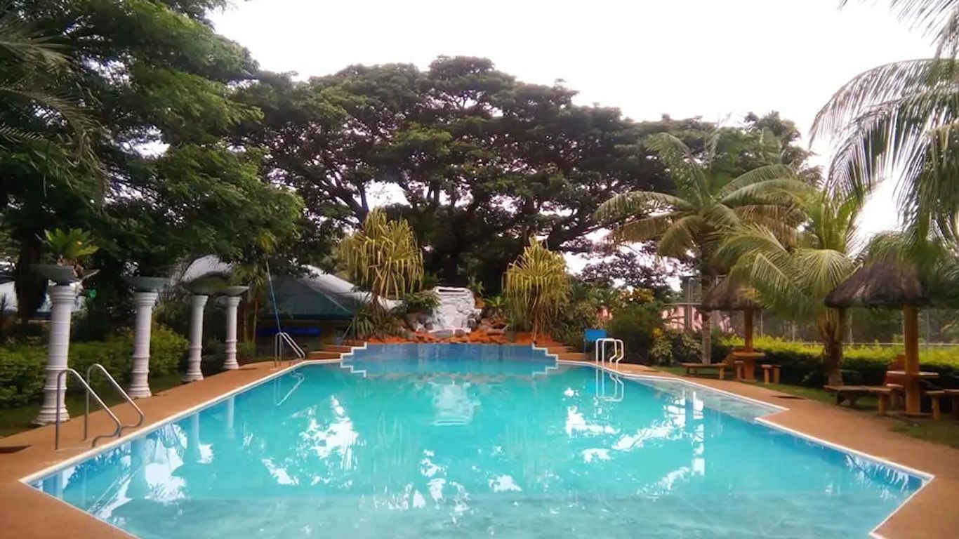Villa Paraiso Resort & Apartelle