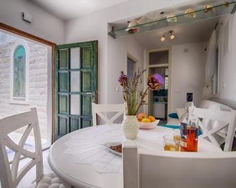 Molo Trovna Apartments - Vis - Jadalnia